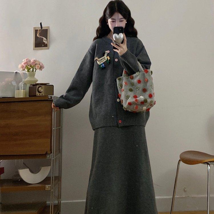 实拍大码女秋冬宽松慵懒风刺绣小马针织开衫显瘦毛衣+半身裙套装,淘宝优惠券,粉丝福利购,淘宝优惠卷