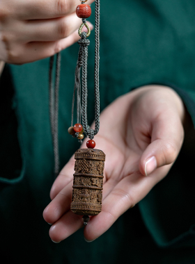 柬埔寨菩萨棋沉香六字真言吊坠女