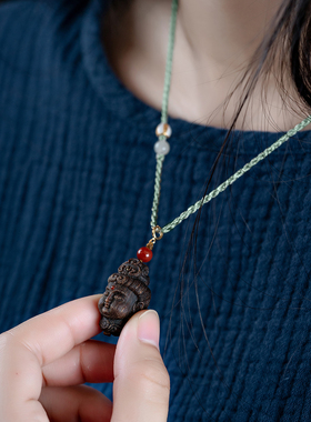 沉水级天然老料沉香雕刻吊坠女