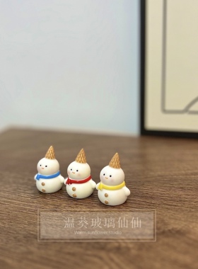 三只头戴甜筒贪吃小雪人