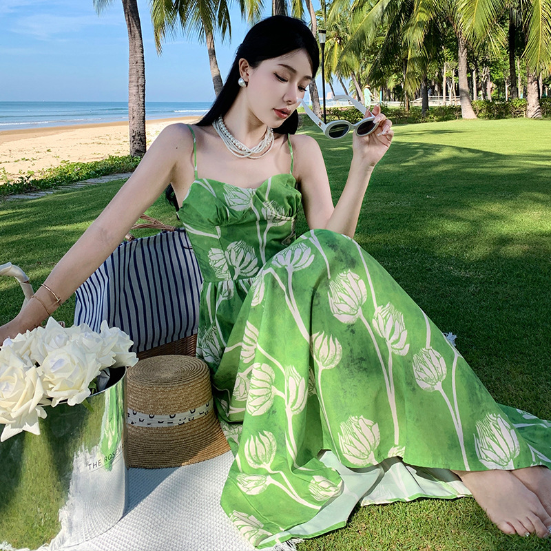 2024海边沙滩裙细肩带高个子加长收腰版美翻了绿色吊带连衣裙女夏 - 图0