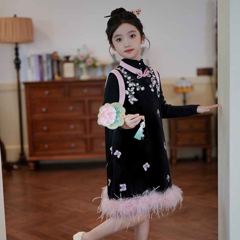 女童旗袍裙立领新中式2025秋冬装儿童丝绒国风鸵鸟毛汉服背心裙子 - 图1