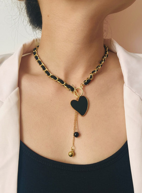 黑色绒布爱心贝母项链