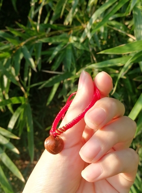 野生桃核手工雕刻心形桃篮红手绳