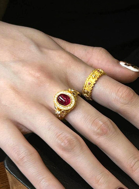 小红书人造宝石祖母绿方糖玉髓戒指时尚轻奢满钻爆闪鸽血红宝玛瑙