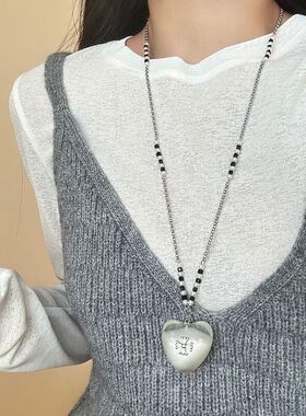 透明爱心吊坠长款毛衣链轻奢小众高级感十字架串珠项链女秋冬配饰