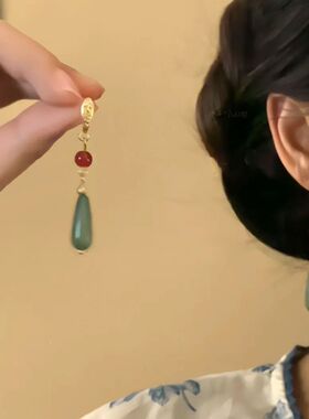 新中式复古绿色水滴流苏耳环轻奢小众气质高级感古风清冷感耳饰女
