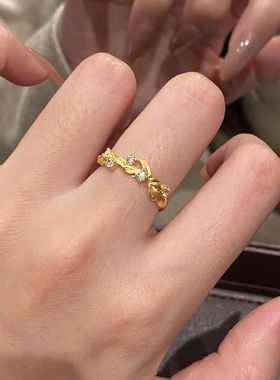 新中式金色小马素圈戒指女2026新爆款轻奢高级感食指戒本命年指环