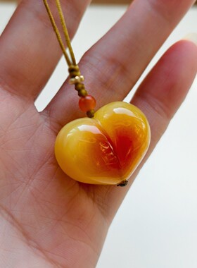 延禧蜜蜡琥珀屁桃心形吊坠可爱