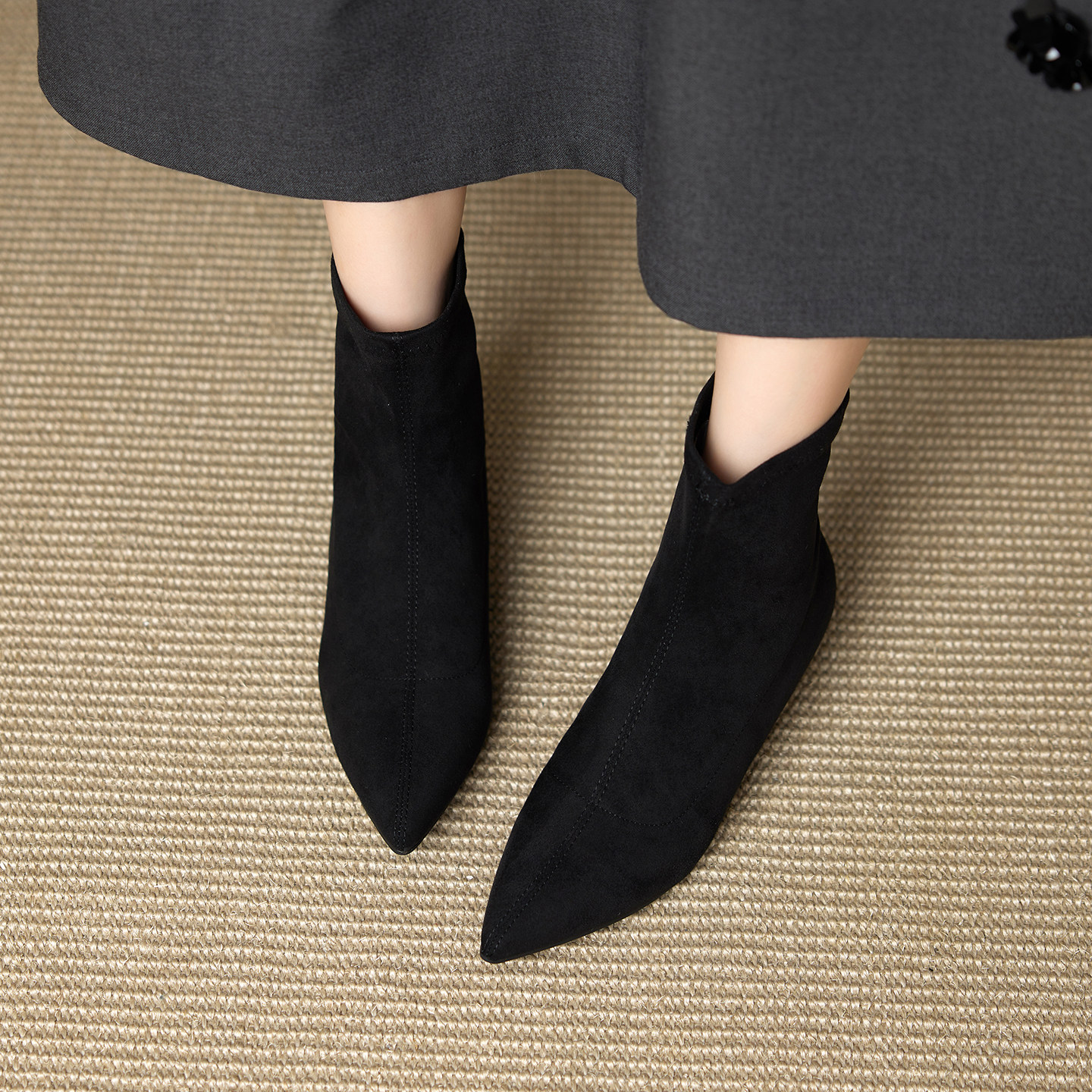 复古绒面尖头细跟短靴女2025秋冬新款气质百搭软底舒适低跟瘦瘦靴,淘宝优惠券,粉丝福利购,淘宝优惠卷