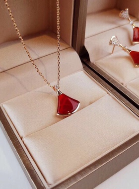 小裙子项链玫瑰金白贝母玉髓