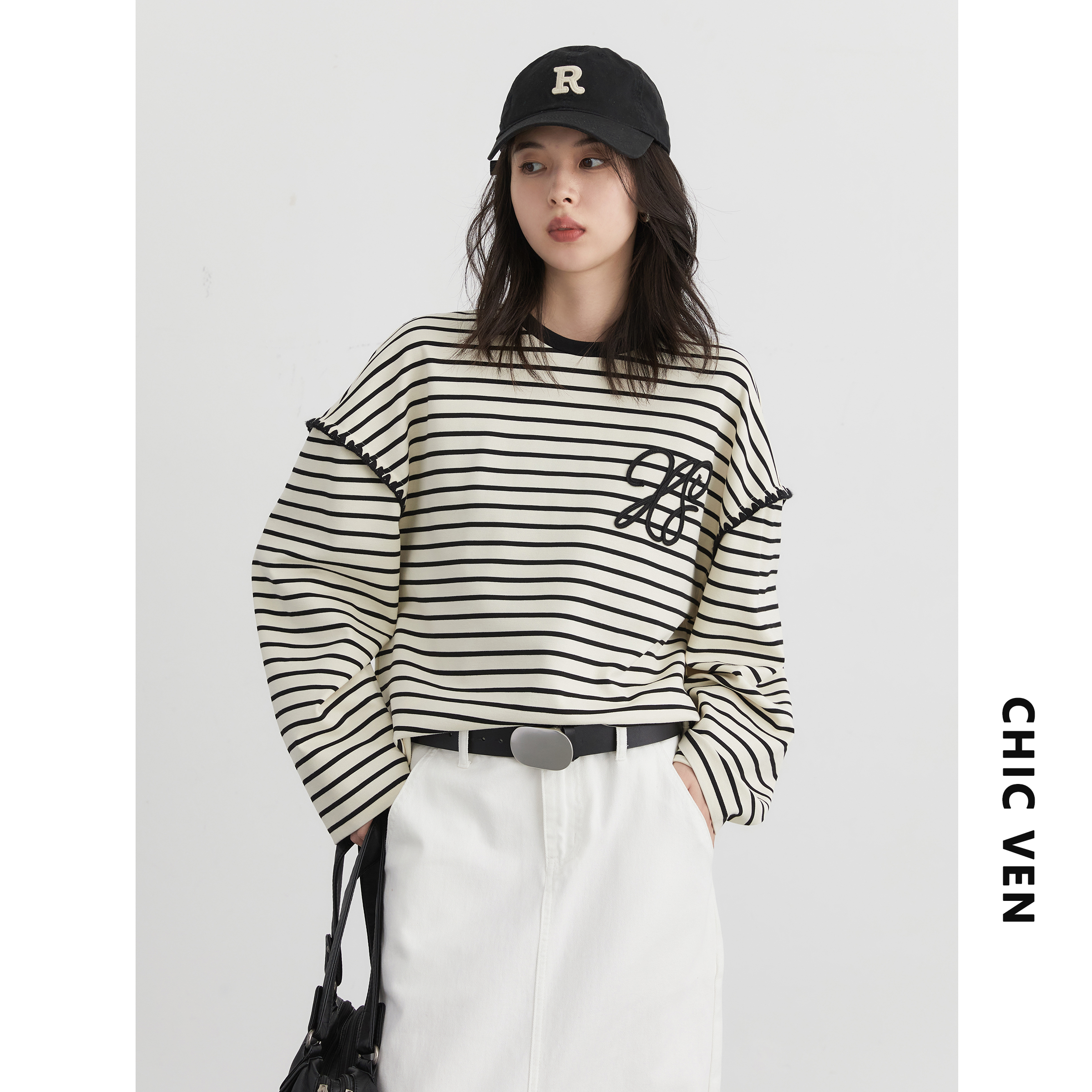 CV大码女装 秋季新款宽松圆领撞色条纹长袖T恤胖MM休闲刺绣上衣女 - 图1