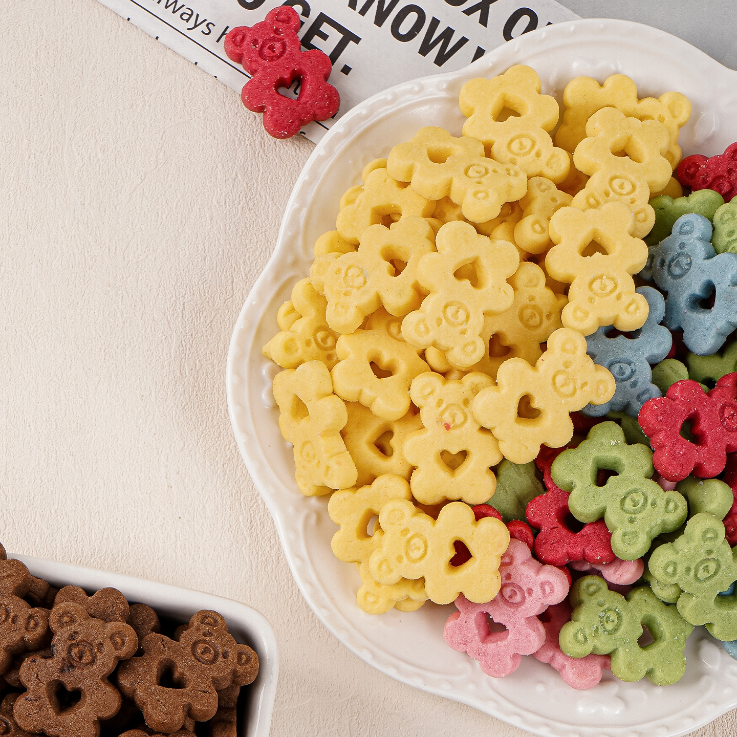 Bear biscuit cake decoration ornaments colorful love hollow cookies children's birthday animal dessert baking decoration