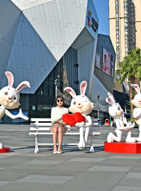 户外卡通兔子雕塑幼儿园商场网红打卡拍照大摆件休闲座椅美陈装饰