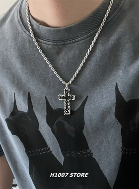 黑色熔岩十字架男款项链女冷淡风锁骨链字母嘻哈小众设计情侣款饰