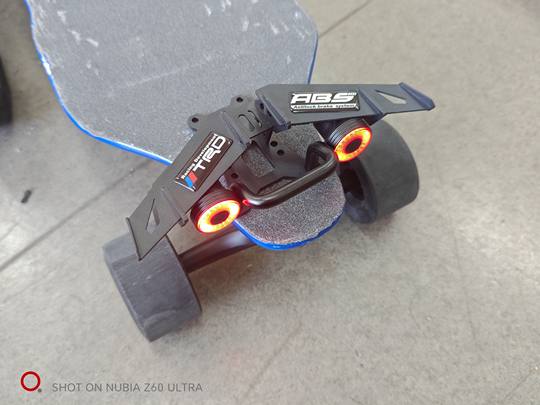 Skateboard induction tail light electric skateboard rear wing brake light handrail light skateboard handrail indicator light