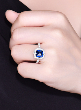 培育糖塔祖母绿红蓝宝石戒指