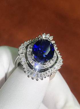 卓蝶珠宝银镀白金戒指大气梯方钻