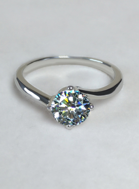 扭臂50分1克拉仿钻石简约风女戒