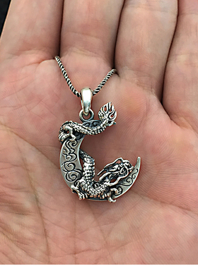 Born Free/奔放S925银饰品复古泰银龙盘新月吊坠月牙个性项链挂件