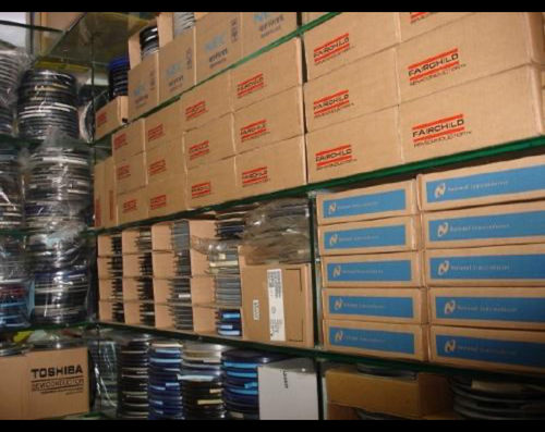 XC4008E-2PQ208I XC4008E-3PC84C XC4008E-3PC84I - 图0