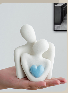爱心情侣陶瓷电视柜小摆件