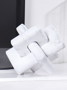 现代简约米黄色几何扣件装饰摆件