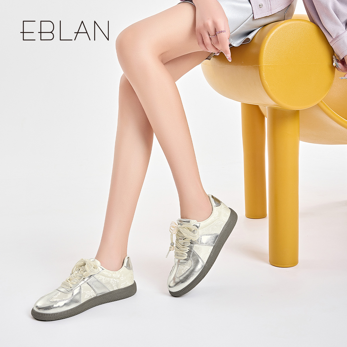 EBLAN/伊伴德训鞋2024夏季新款时尚百搭女鞋新中式板鞋银色休闲鞋-图0