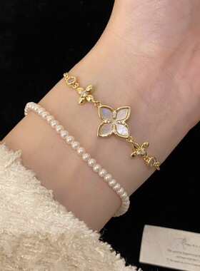 天然贝壳四叶花手链小香轻奢名媛花朵手串气质方形满钻减龄手饰潮