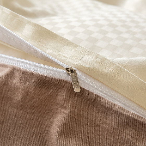 The pure cotton fabric has high count and density and is not easy to pilling.