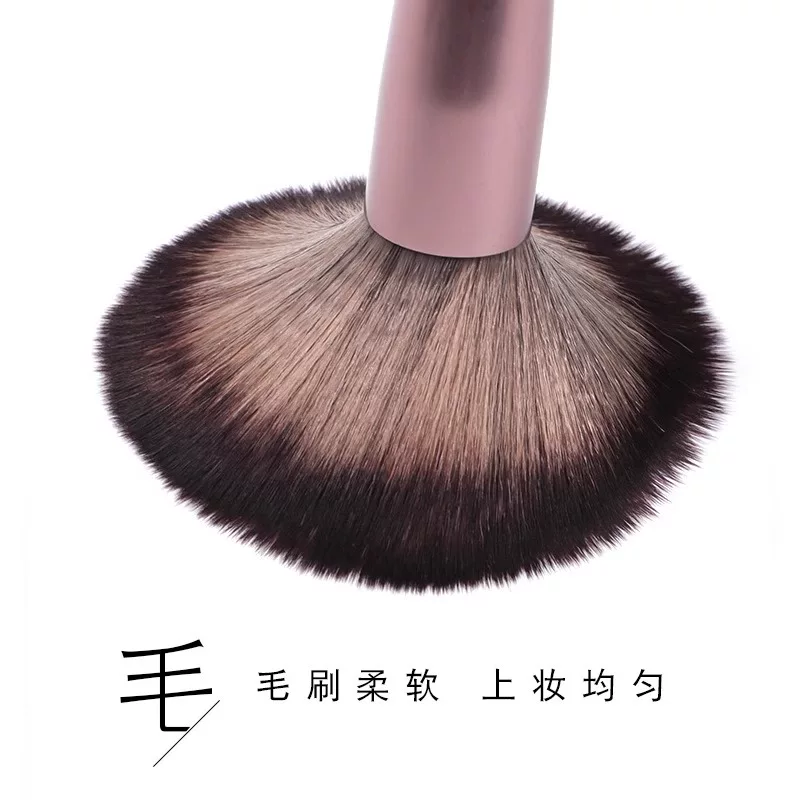 Кисть, карандаш для век, мягкие румяна для контурирования