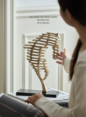 迷屿 2026马年金属抽象马摆件现代高级感马到成功玄关软装饰品
