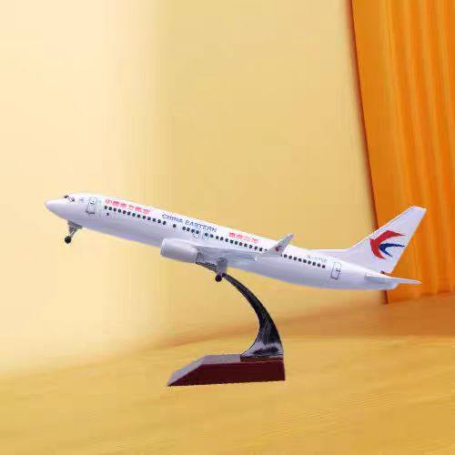 Simulated China Eastern Airlines 787 simulated passenger aircraft model with wheels and lights, gift