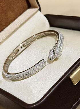 鑫葆康轻奢动物满钻豹子开口手镯绿眼睛精致爆闪气质V金不掉色