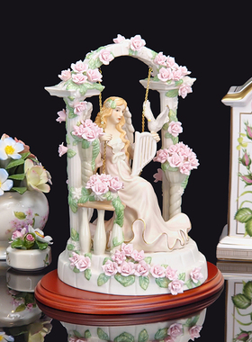 花园拱门女孩家居摆件镶金象牙瓷