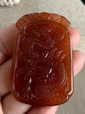 天然红玛瑙雕刻龙吊坠生肖
