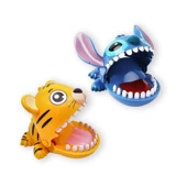 Укусить пальцы, кусать игрушку, захватывающую игру стимула, настройка Дуйин нажимает зубы, а жених - мужчина