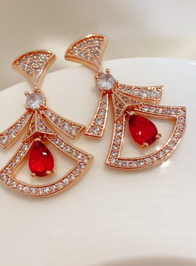 王鸥同款欧美复古祖母绿红色宝石小裙子扇形耳环项链套装镂空首饰