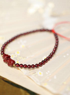 天然3.8MM石榴石手链女酒红色朱砂貔貅编织手串好运红绳闺蜜礼物