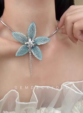 清冷感蓝色细闪花朵项链氛围感气质鸢尾花颈链海边度假风锁骨链女