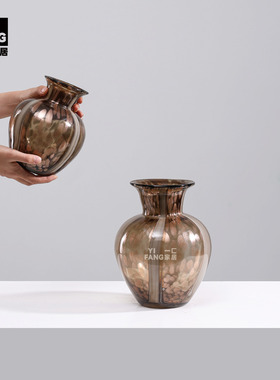 中式棕色圆肚琉璃花瓶