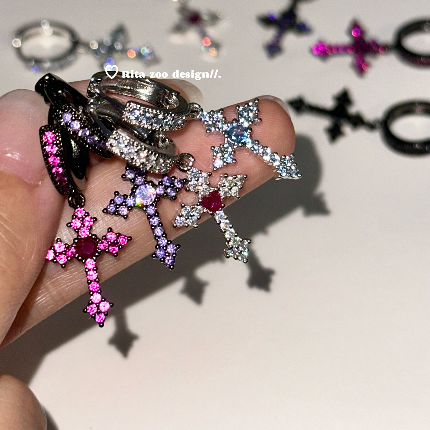 【Rita Zoo】昭和时代！甜辣重工满钻十字架爱心耳环耳圈耳饰耳扣 - 图0