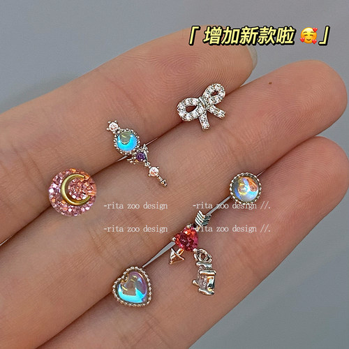 【清仓价】重工blingbling高级感锆石翅膀十字架钛钢耳钉 - 图1