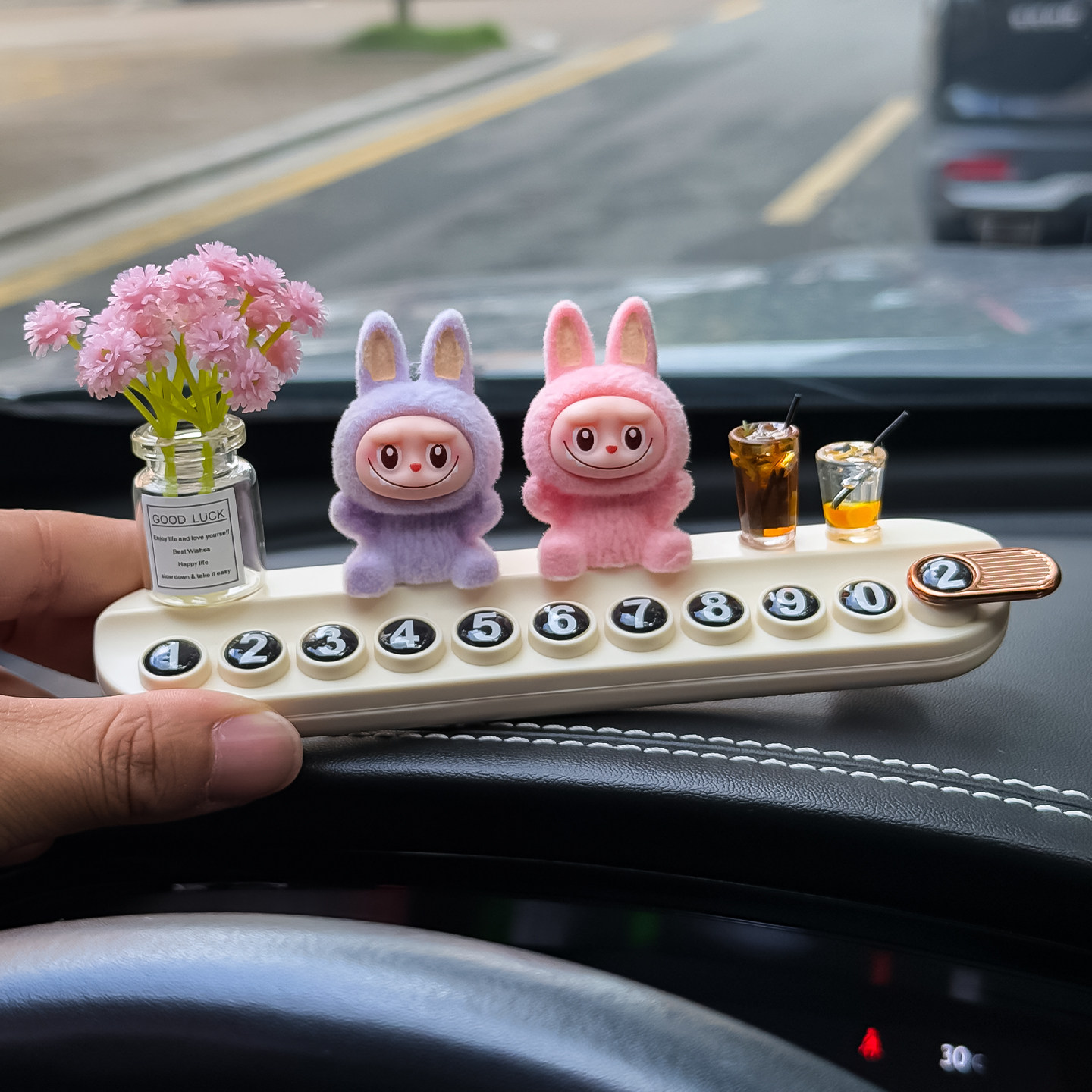 拉布布labubu临时停车号码牌中控台可爱车载摆件创意汽车挪车电话,淘宝优惠券,粉丝福利购,淘宝优惠卷