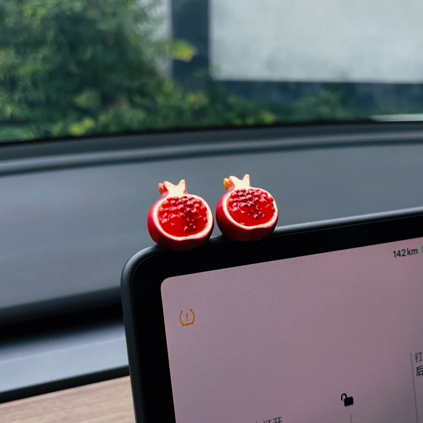 时来运转小石榴汽车摆件治愈系石榴摆饰车用中控台显示屏幕装饰品,淘宝优惠券,粉丝福利购,淘宝优惠卷