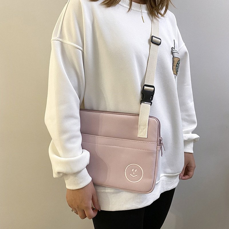 韩国ins刺绣笑脸防震防泼水内胆包ipad电脑保护套 单肩斜挎,淘宝优惠券,粉丝福利购,淘宝优惠卷