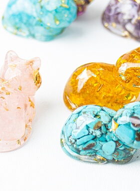 跨境天然水晶碎石滴胶卧姿可爱小