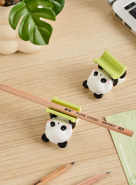 可爱熊猫周边笔架托摆件办公室桌面装饰品治愈系解压情绪稳定神器