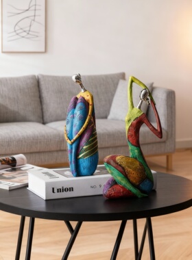 创意彩色人物造型装饰摆件