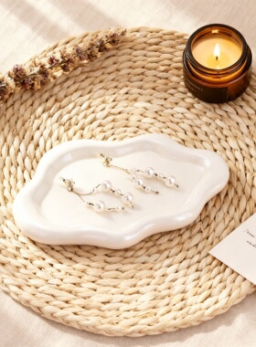 北欧陶瓷荷口收纳盘桌面摆件